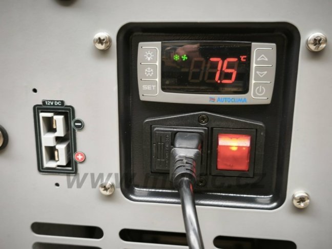 C-BOX 460 litrů, 12/230V, chlazený přepravní kontejner, 0-12°C