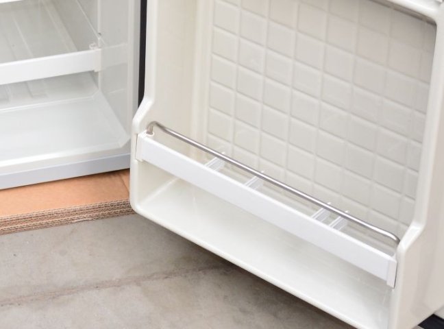 F044 upevnění dveřní přihrádky v chladničkách Cruise