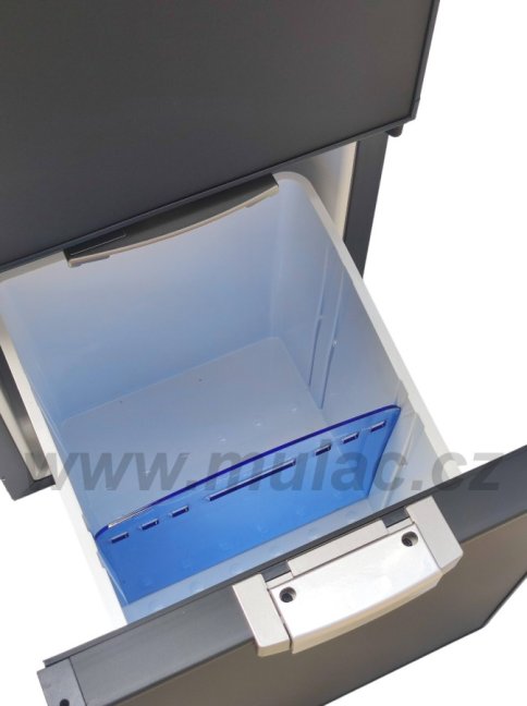 SLIM150 CHR VITRIFRIGO 12/24V 150 litrů - černá