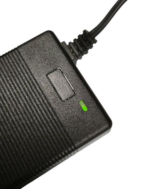 Univerzální síťový napájecí adaptér/zdroj 12V 87W