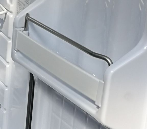 F044 upevnění dveřní přihrádky v chladničkách Cruise